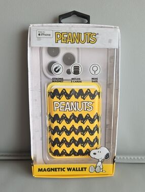 Peanuts Yellow Magnetic Wallet Card Holder with Black Zigzag
